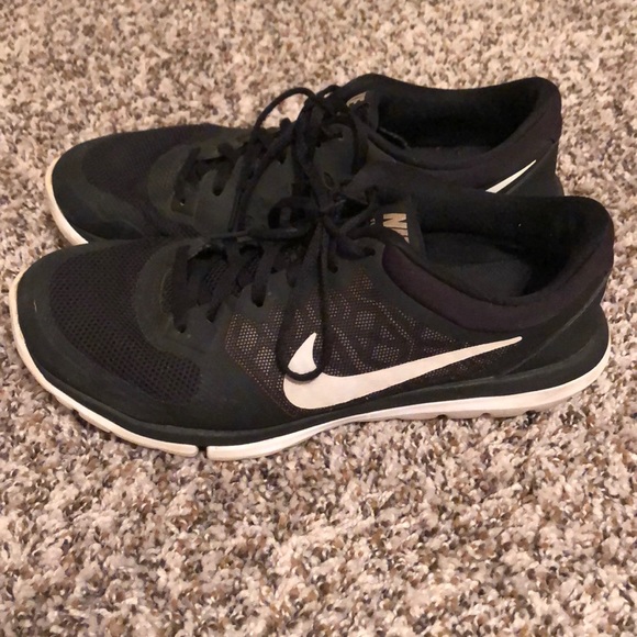 Nike Shoes - Women’s Nike size 9